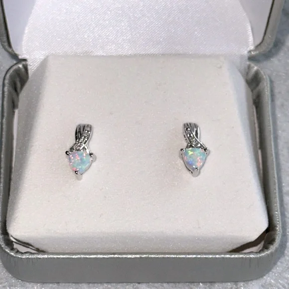 🆕 Elegant Silver Opal Earrings - Picture 1 of 4